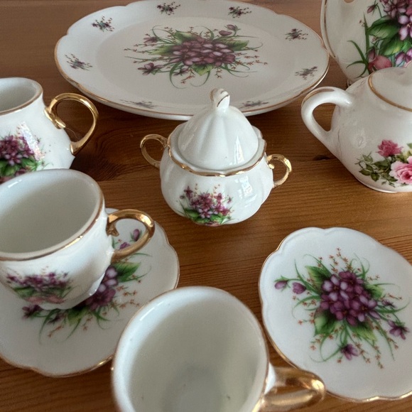 Miniature Tea Set - Picture 11 of 15
